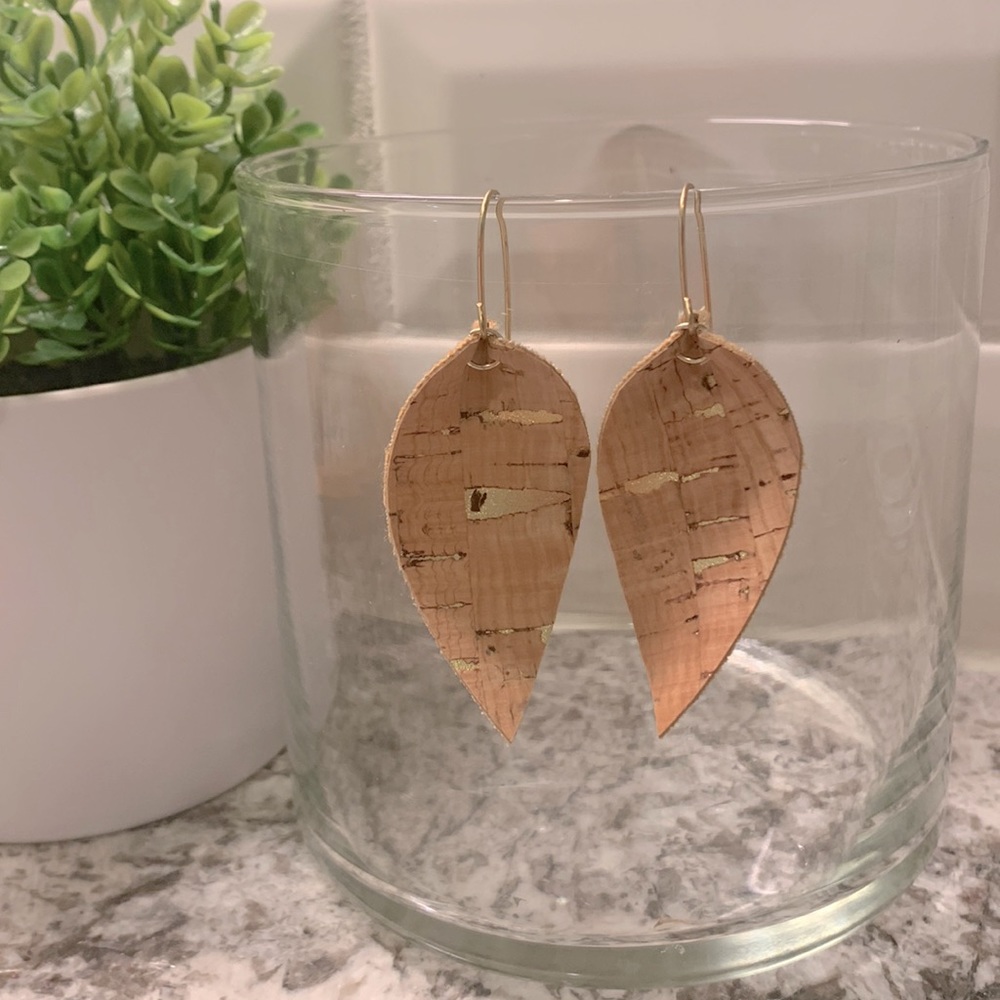 Daisy Chain Jewelry Leaf Earrings NWOT